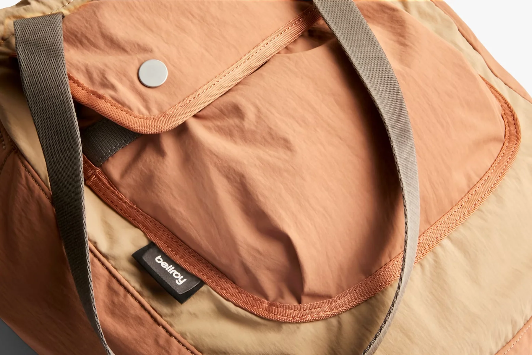 Bellroy Cinch Tote Sand Dune - Image 5