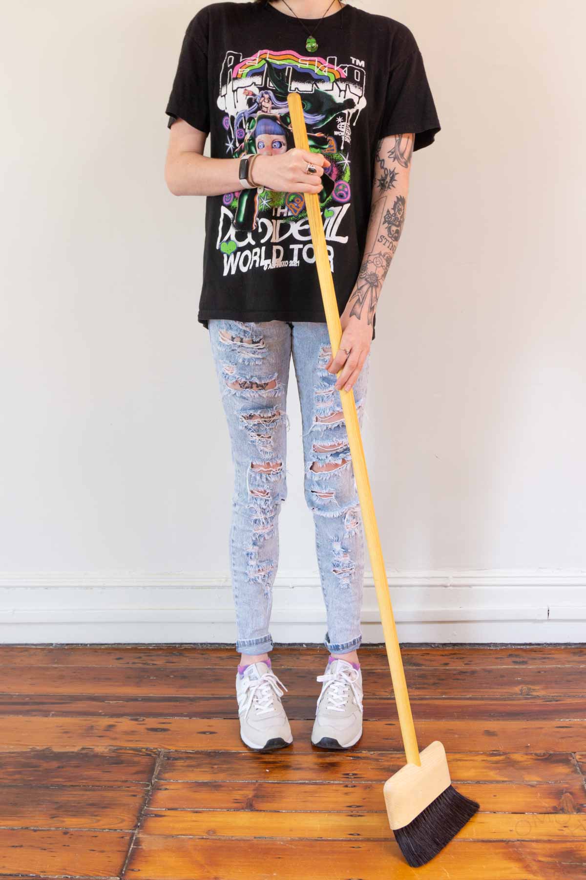 Redecker Float Broom with Wall Mount - Image 4