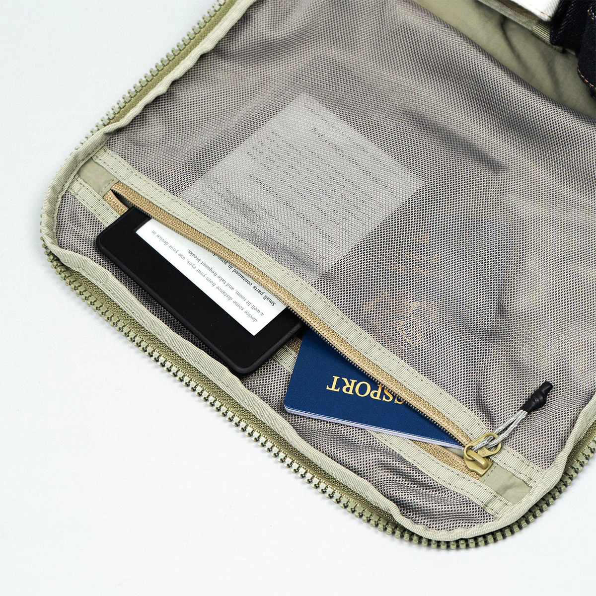 Topologie Summit Duffle Medium Black Tech Sateen - Image 9